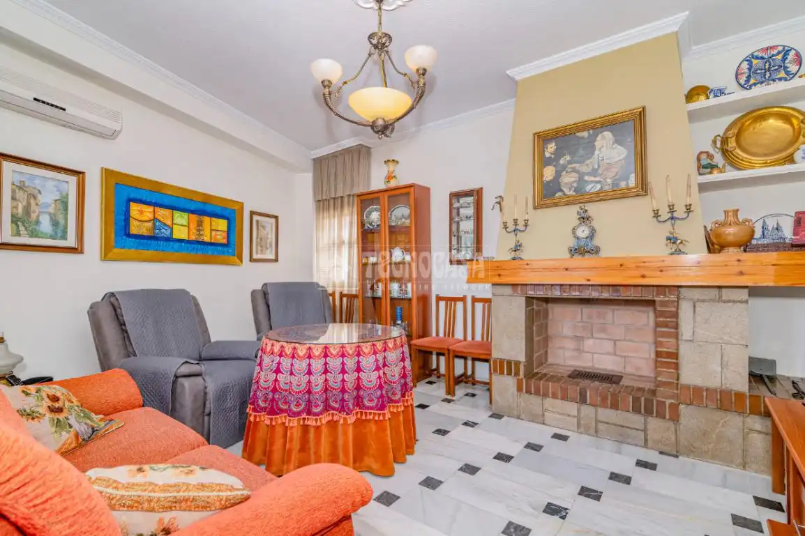 Sala d'estar de Casa adosada en venda en Loja amb Aire condicionat, Traster i Moblat