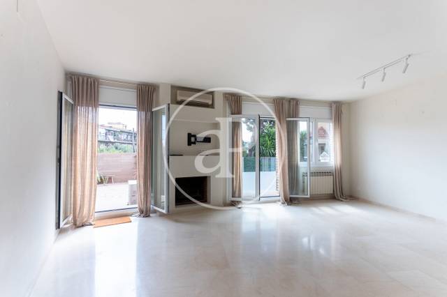 Casa-chalet en Venta en Carrer de Navata en Vallcarca i els Penitents