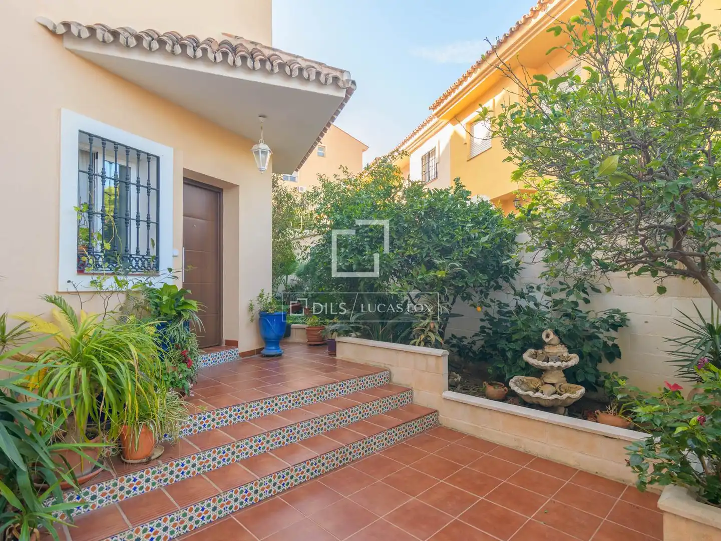 Vista exterior de Casa o xalet en venda en Rincón de la Victoria amb Aire condicionat, Jardí privat i Terrassa