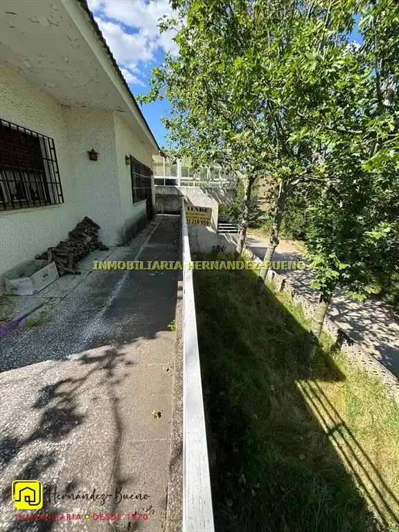 Vista exterior de Casa o xalet en venda en Alba de Tormes amb Jardí privat i Piscina