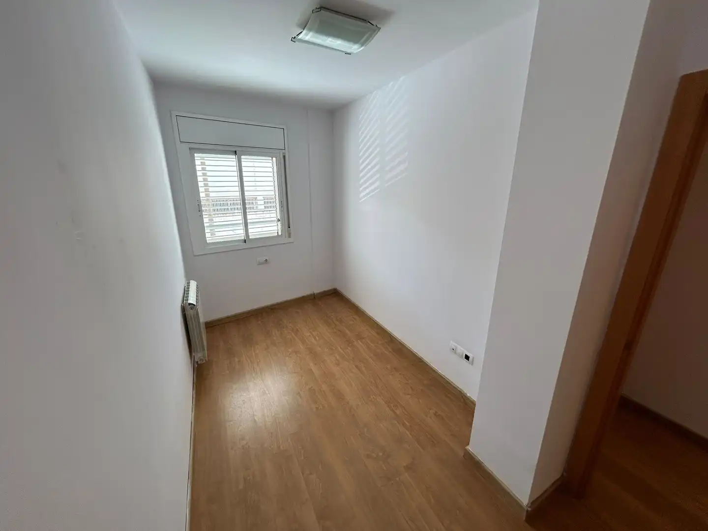 Wohnung zum Verkauf in Piera mit Heizung, Ofen und Alarm
