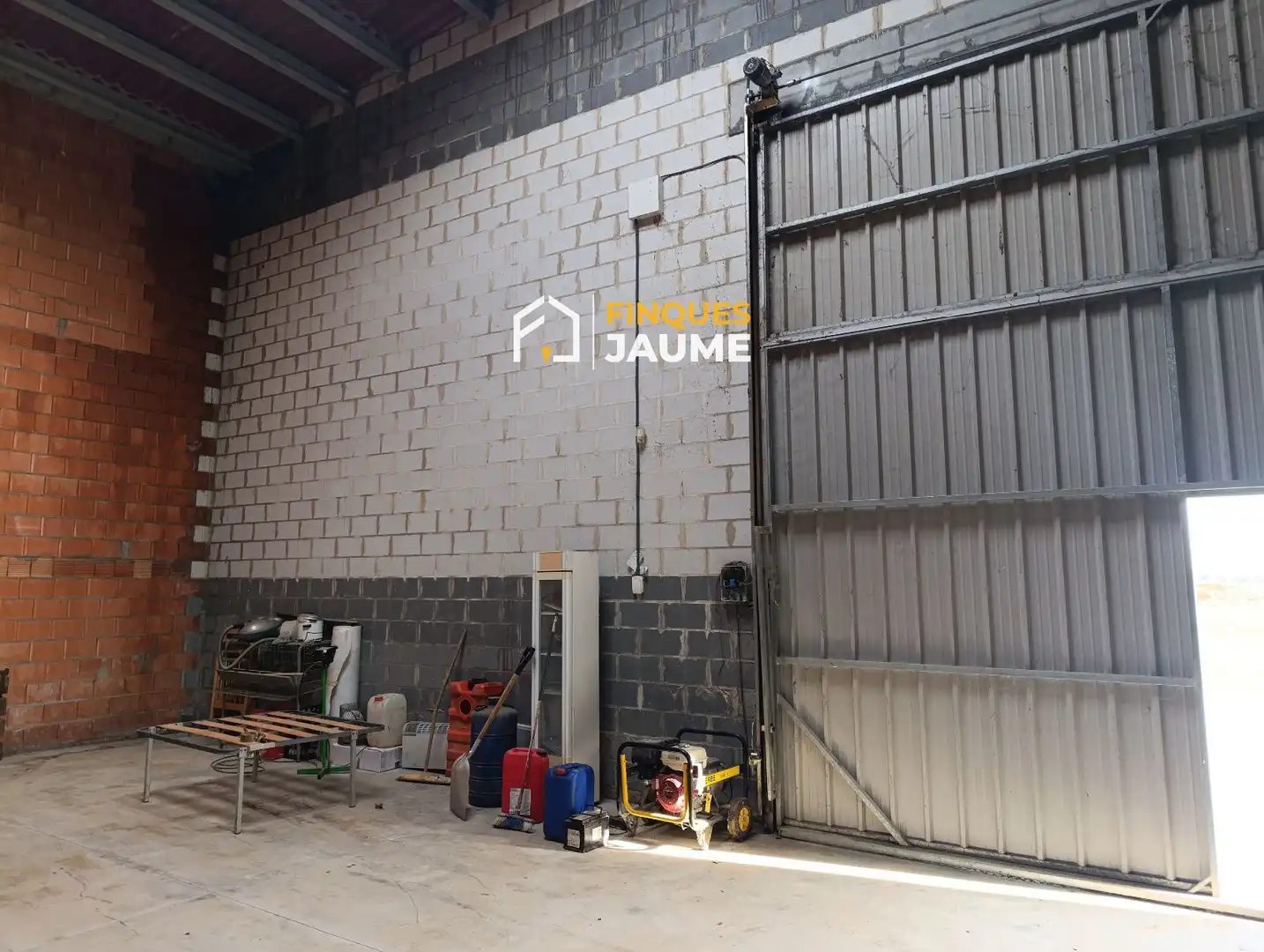 Industrial buildings for sale in LV-3024, Preixens