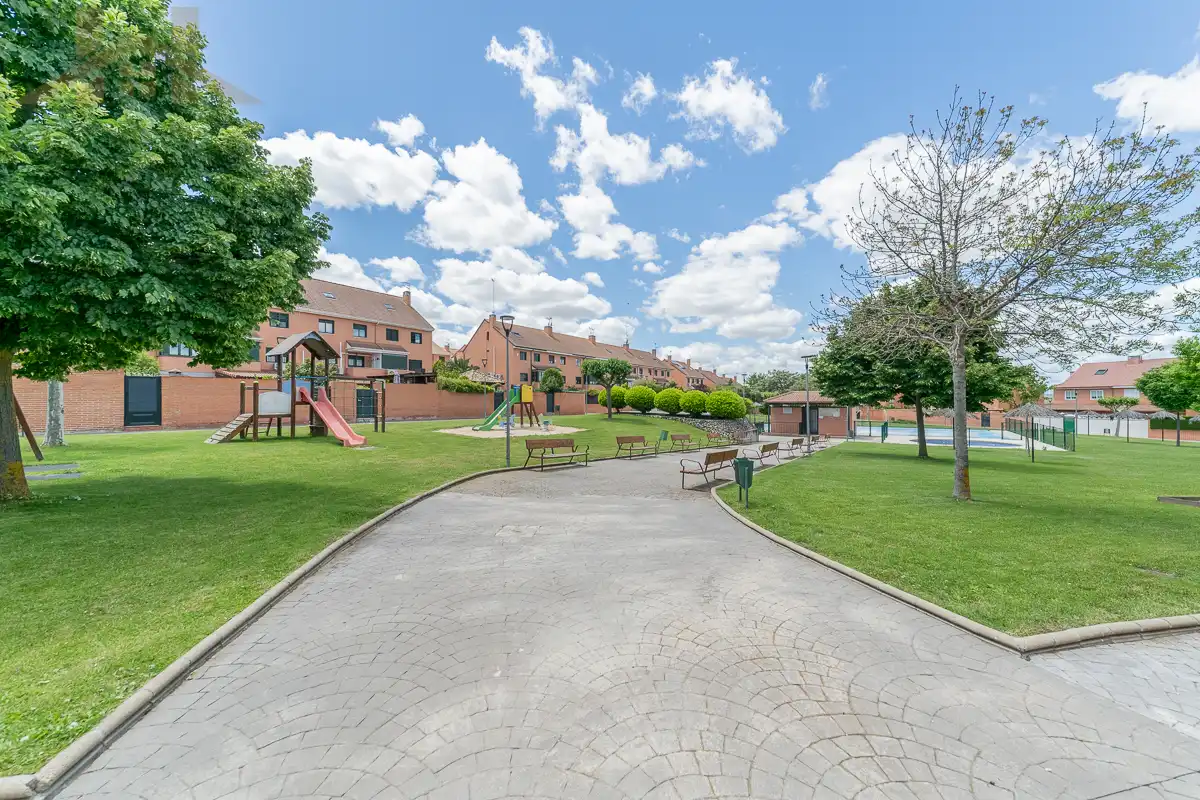 Exterior view of Houses for sale in Móstoles  with Heating, Private garden and Parquet flooring