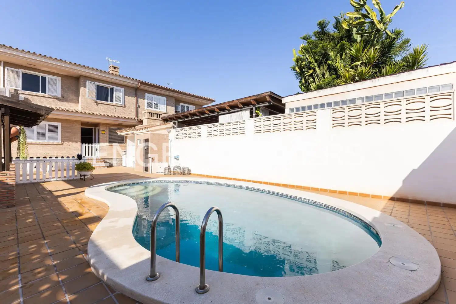 Vista exterior de Casa o chalet de alquiler en Benicasim / Benicàssim con Aire acondicionado, Calefacción y Jardín privado