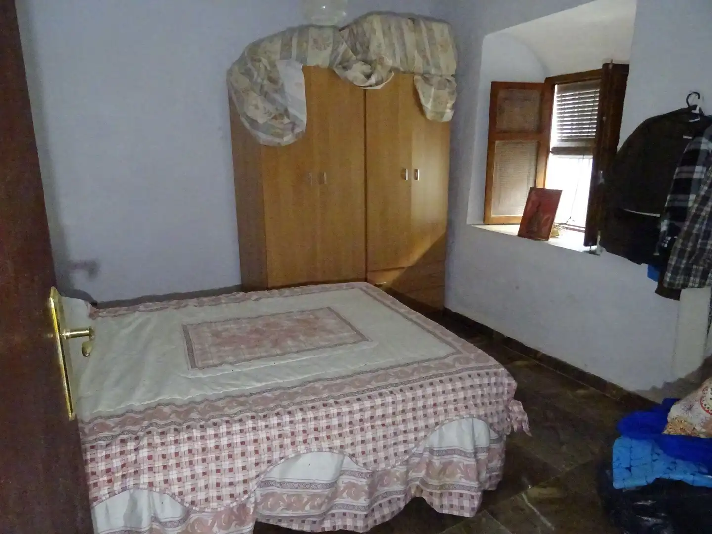 Habitación de Casa adosada en venta en Turón con Jardín privado, Terraza y Amueblado