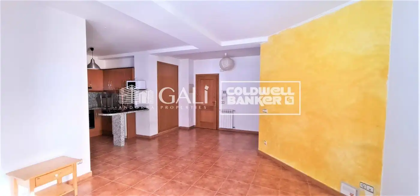 Piso con terraza en venta en Carretera general 5 43, imagen 2