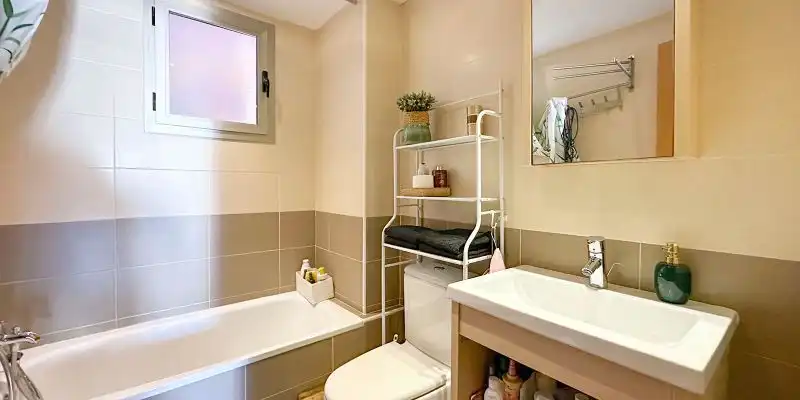 Baño de Piso en venta en Calpe / Calp con Aire acondicionado, Terraza y Amueblado