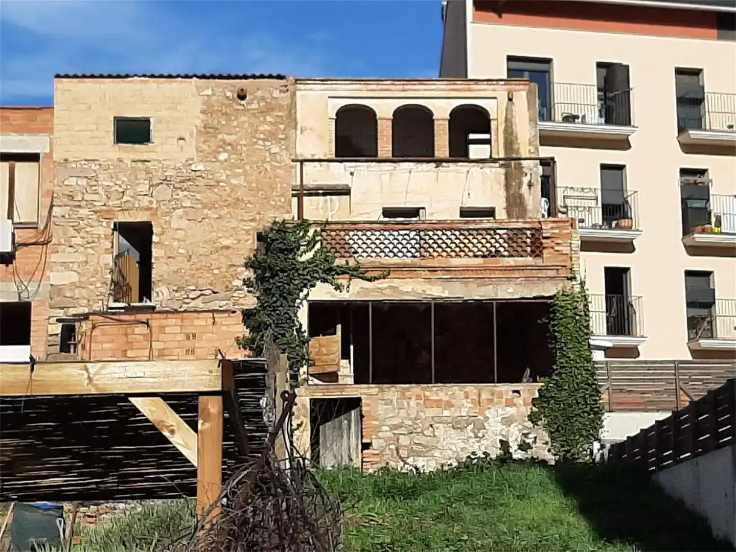 Vista exterior de Finca rústica en venda en Corbera de Llobregat