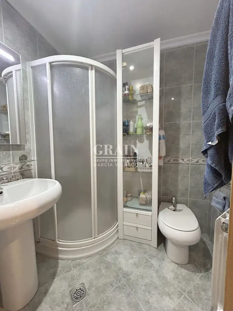 Baño de Apartamento de alquiler en Albacete con Aire acondicionado, Calefacción y Balcón