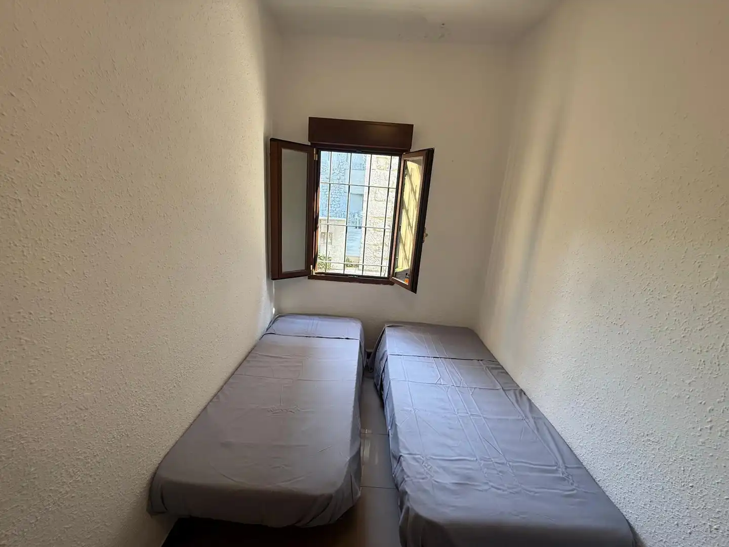 Schlafzimmer von Wohnung zur Miete in Colunga mit Heizung, Möbliert und Ofen