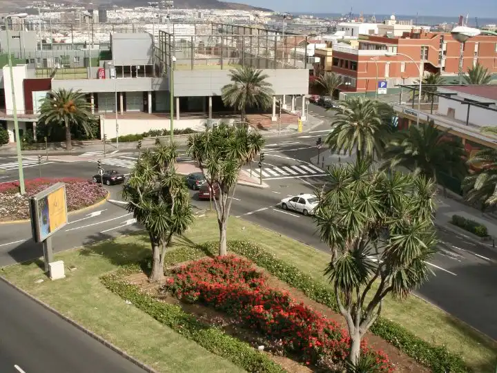 Vista exterior de Pis en venda en Las Palmas de Gran Canaria amb Terrassa, Forn i Balcó
