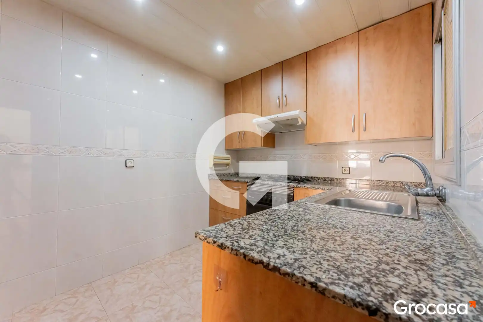 Kitchen of Flat for sale in Cornellà de Llobregat  with Oven