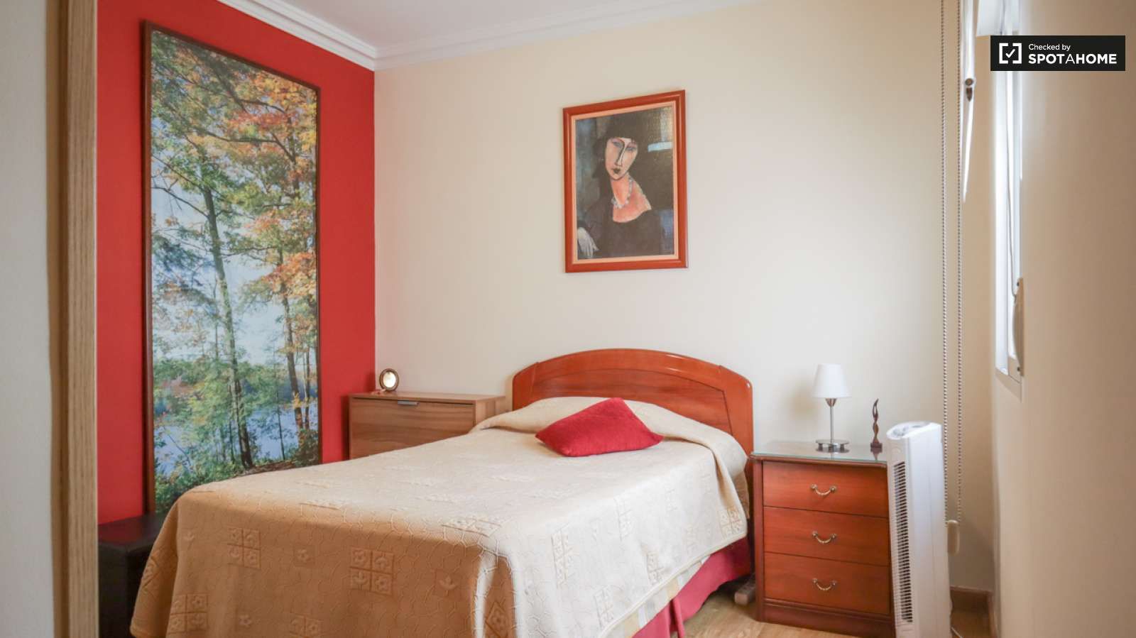 Bedroom of Flat to share in  Madrid Capital  with Air Conditioner and Terrace