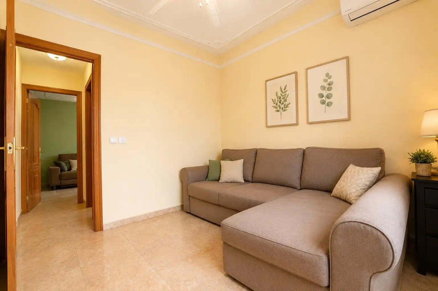 Sala d'estar de Casa o xalet en venda en Cambrils amb Aire condicionat, Calefacció i Jardí privat