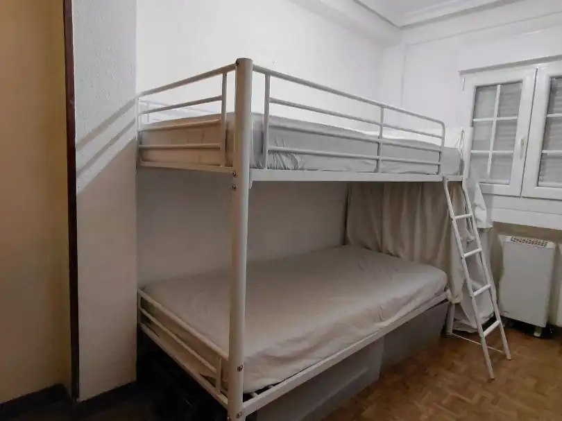 Habitación de Piso en venta en  Madrid Capital con Aire acondicionado, Terraza y Balcón