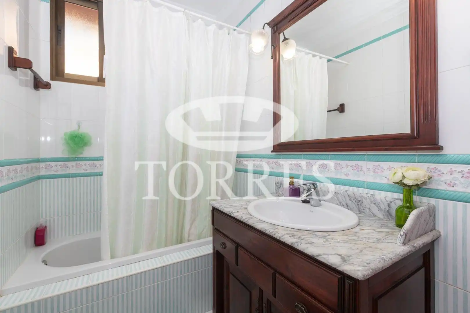 Badezimmer von Haus oder Chalet zum Verkauf in Málaga mit Klimaanlage, Heizung und Privatgarten