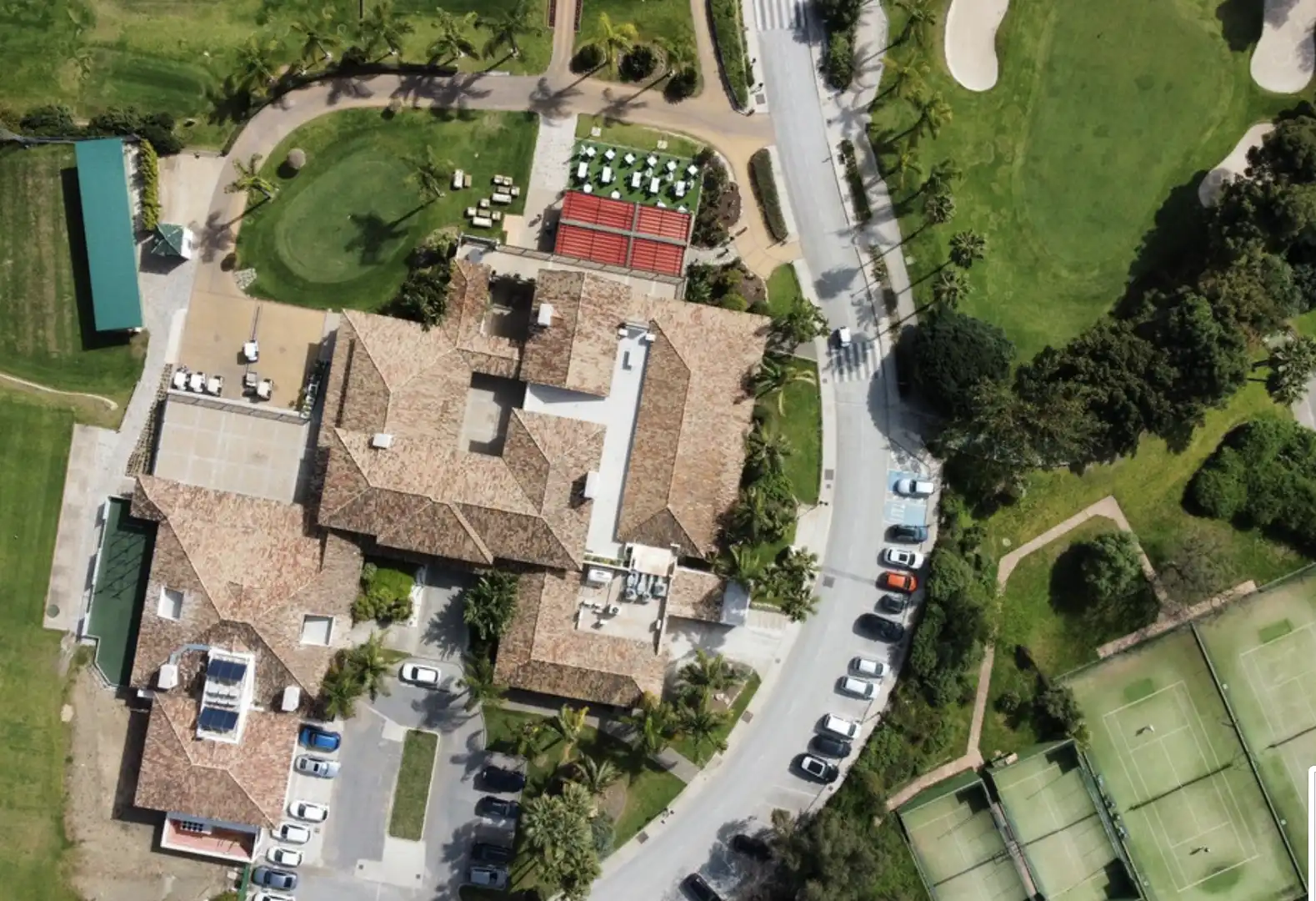 Vista exterior de Ático en venta en Benahavís con Aire acondicionado, Terraza y Trastero