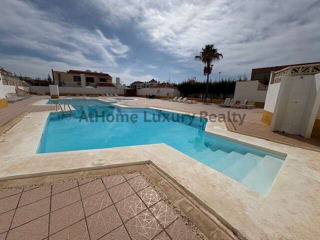 Vista exterior de Casa adosada en venda en Antigua amb Terrassa i Piscina comunitària