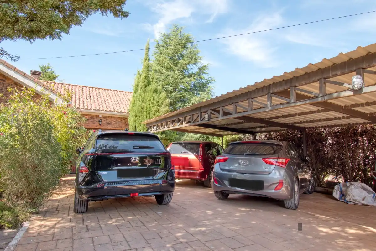 Parking de Casa o chalet en venta en Nuevo Baztán con Aire acondicionado, Calefacción y Jardín privado