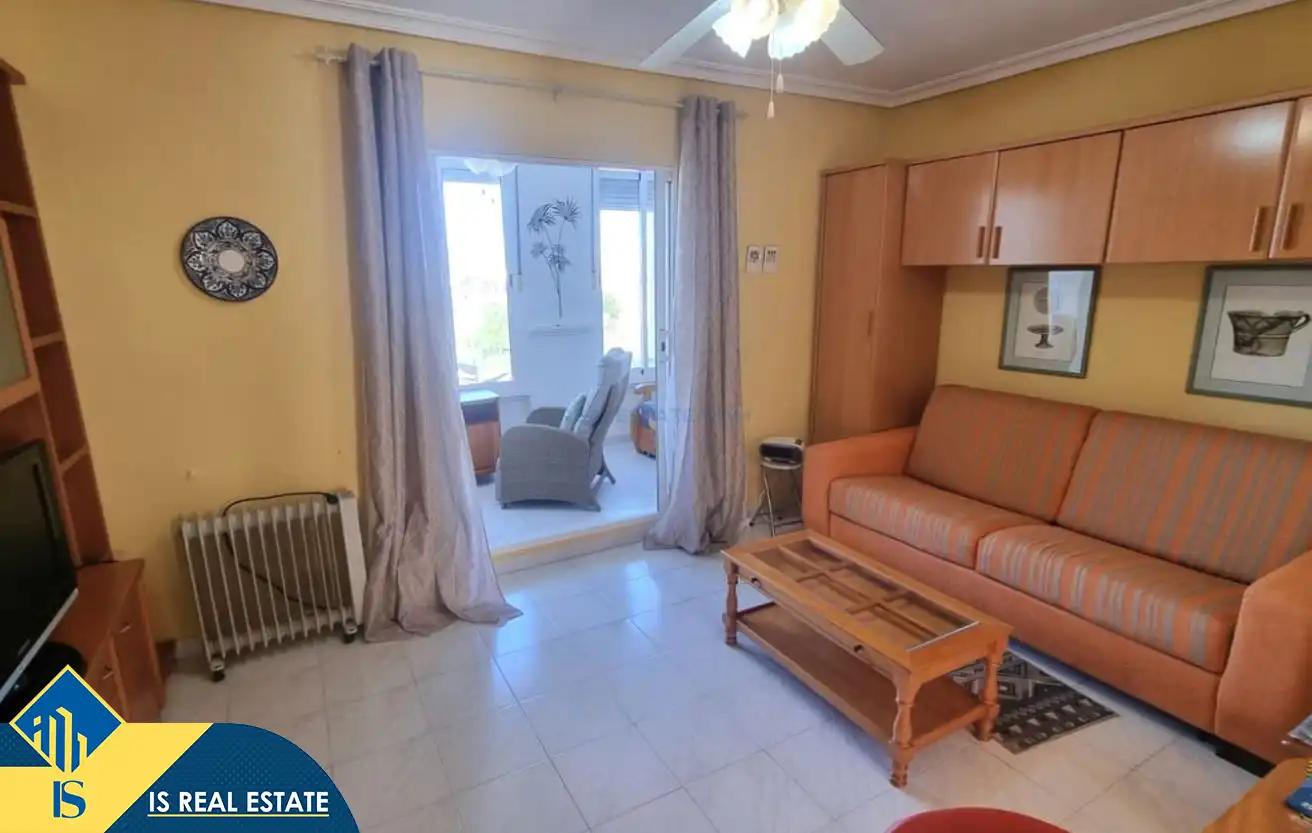 Vista exterior de Estudi en venda en Torrevieja amb Calefacció, Terrassa i Moblat