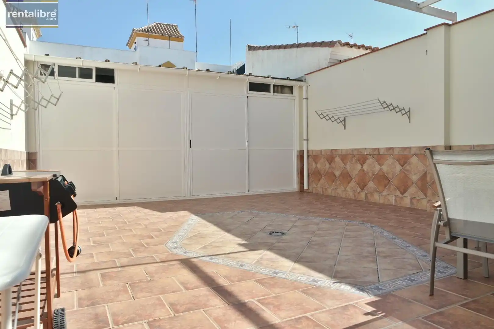 Vista exterior de Casa adosada en venta en Chipiona con Aire acondicionado, Calefacción y Terraza