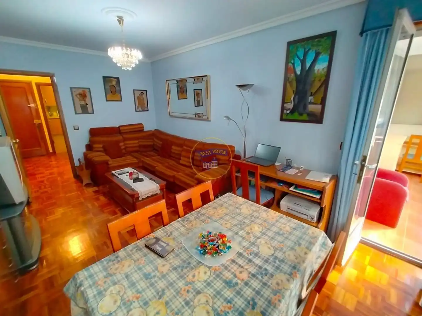 Sala d'estar de Pis de lloguer en Vigo  amb Calefacció, Parquet i Moblat