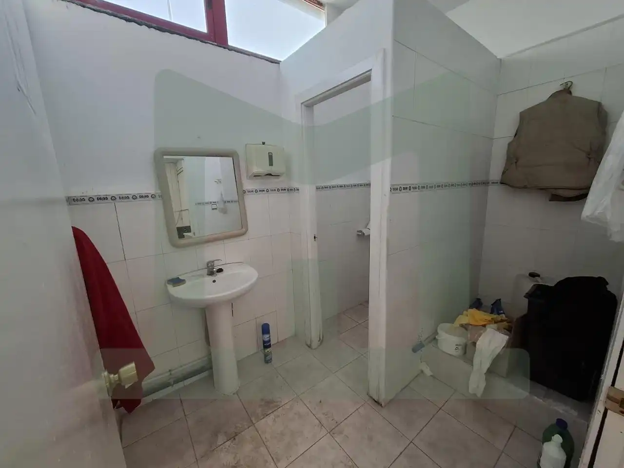 Badezimmer von Fabrikhallen zur Miete in Valdemoro