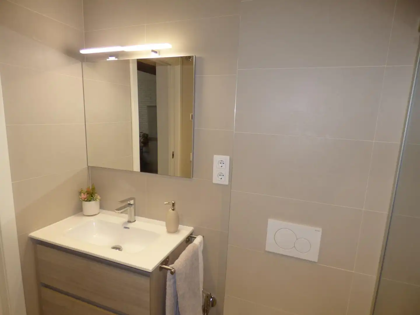 Bathroom of Ground floor for sale in Pineda de Mar  with Parquet flooring and Storage room