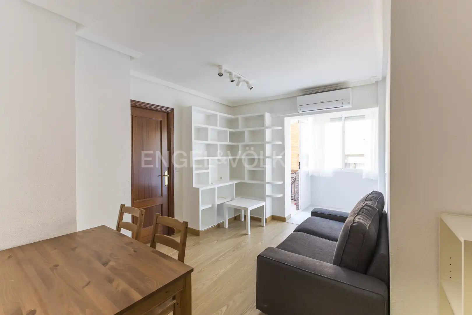 Living room of Flat for rent in  Madrid Capital  with Air Conditioner, Heating and Private garden