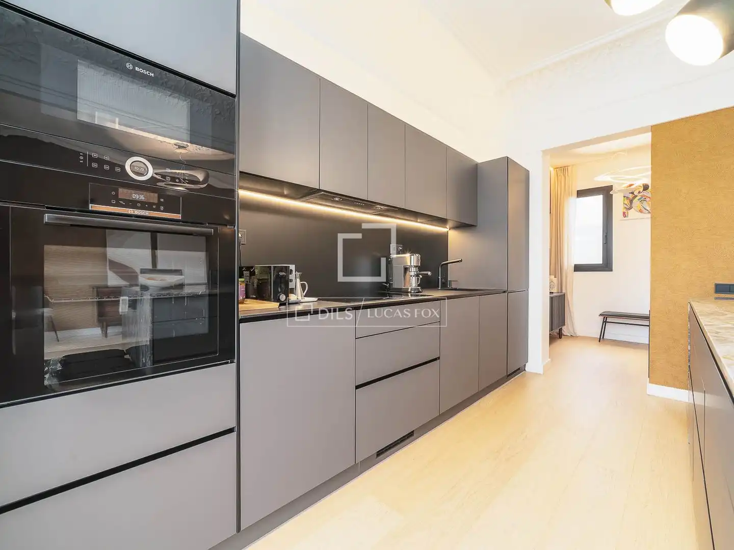 Küche von Wohnung zum Verkauf in Barcelona mit Klimaanlage, Terrasse und Balkon