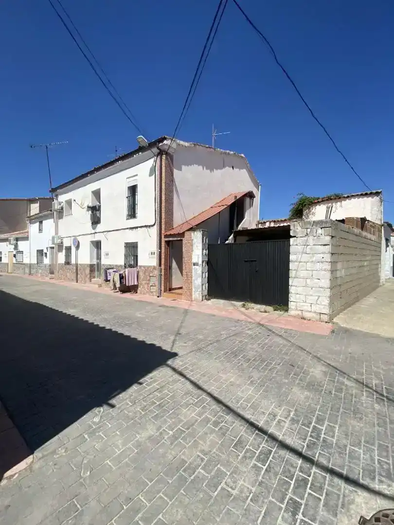 Vista exterior de Casa adosada en venda en Casatejada amb Aire condicionat