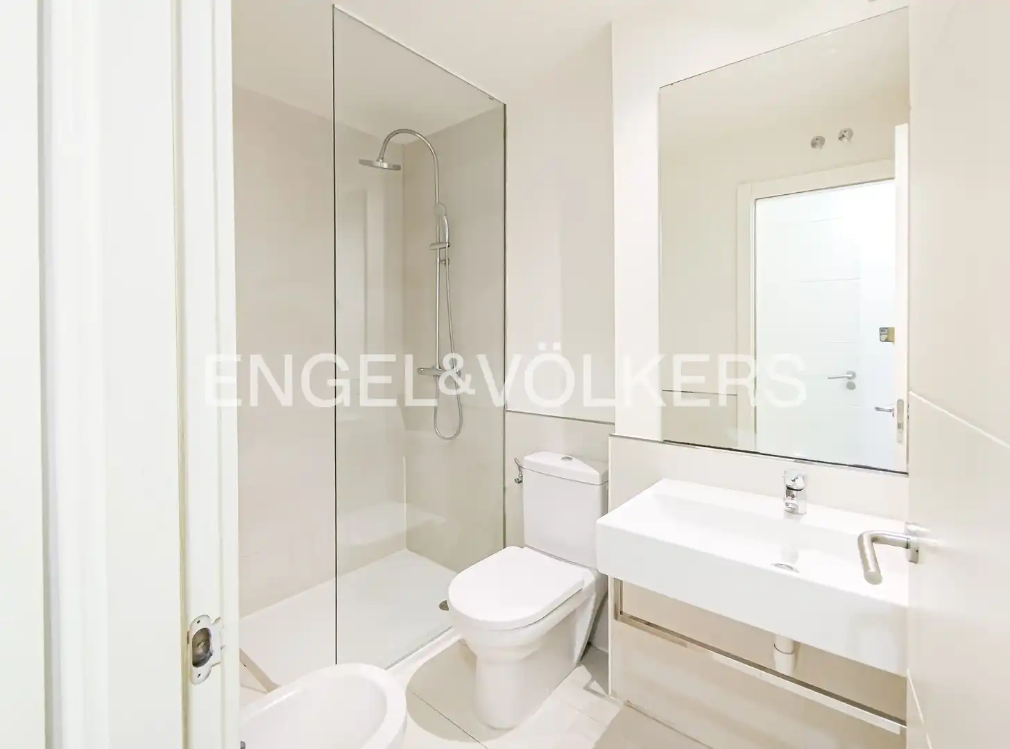 Badezimmer von Wohnung zum Verkauf in Madrid mit Klimaanlage, Heizung und Abstellraum