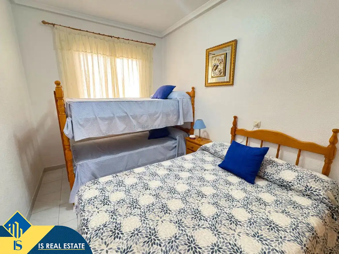 Habitación de Apartamento en venta en Torrevieja con Aire acondicionado, Calefacción y Terraza