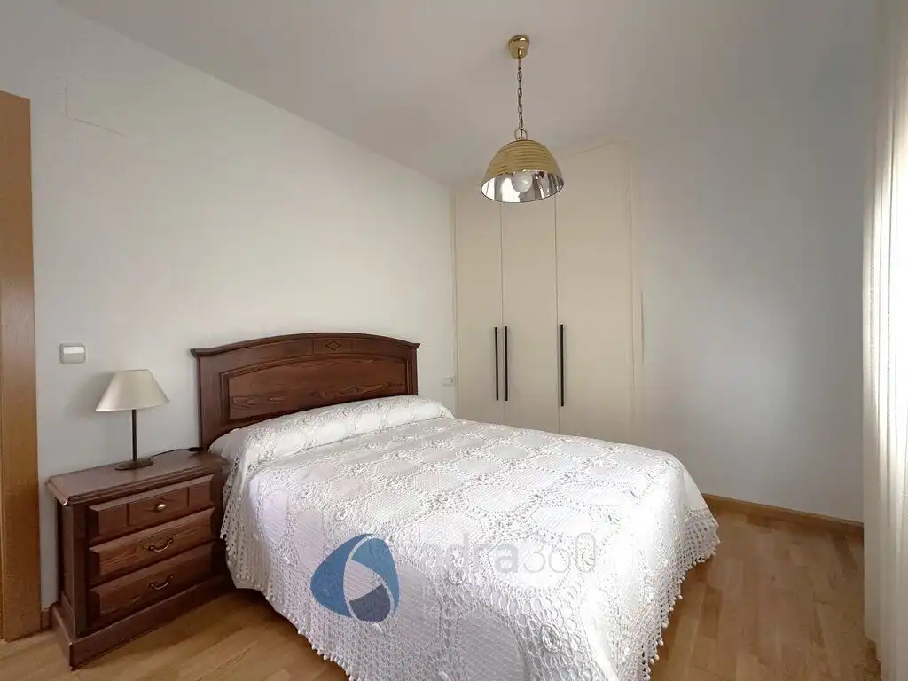 Dormitori de Casa o xalet en venda en Cirueña amb Calefacció, Jardí privat i Terrassa