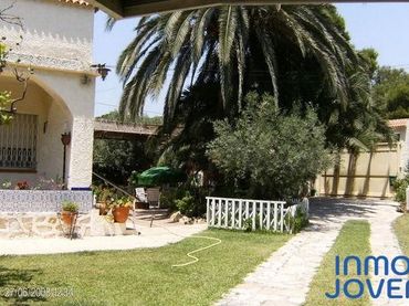 Xalet amb jardí en venda a Carrer Benifallim