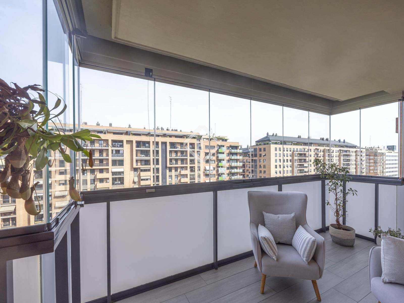 Terrassa de Pis de lloguer en  Valencia Capital amb Aire condicionat, Calefacció i Jardí privat