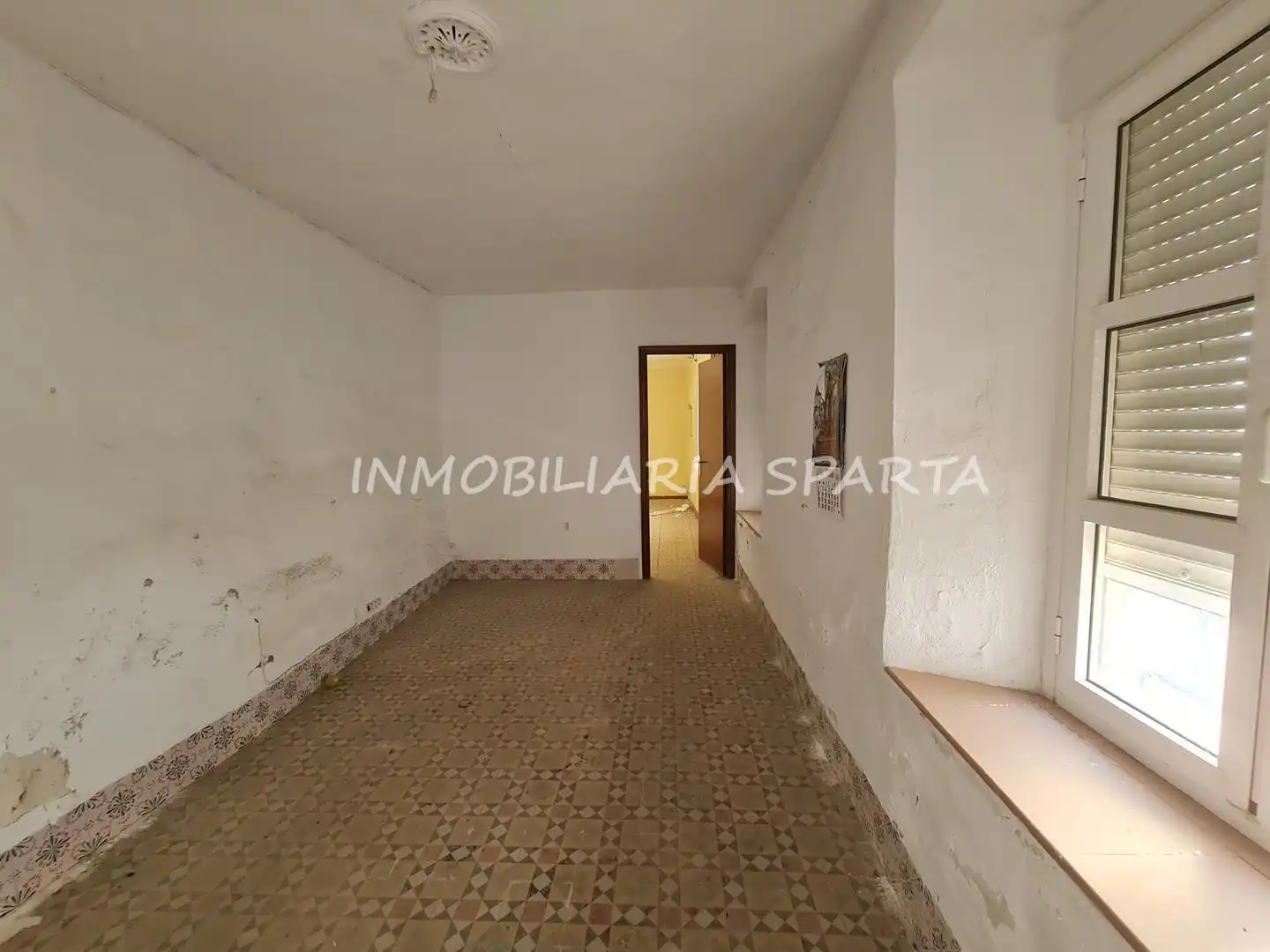 Casa adosada en venda en Sanlúcar la Mayor amb Jardí privat i Balcó