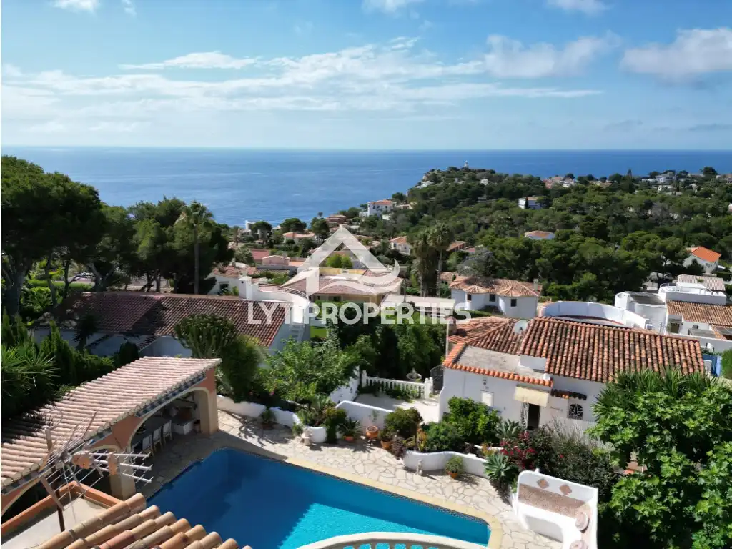 Vista exterior de Casa o xalet en venda en Jávea / Xàbia amb Piscina
