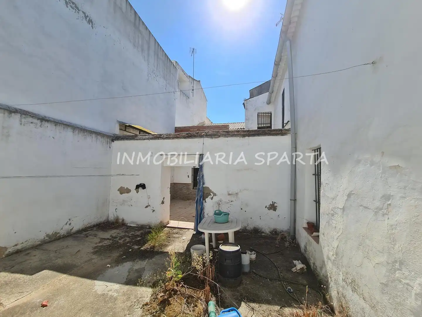 Vista exterior de Casa adosada en venda en Sanlúcar la Mayor amb Jardí privat i Balcó