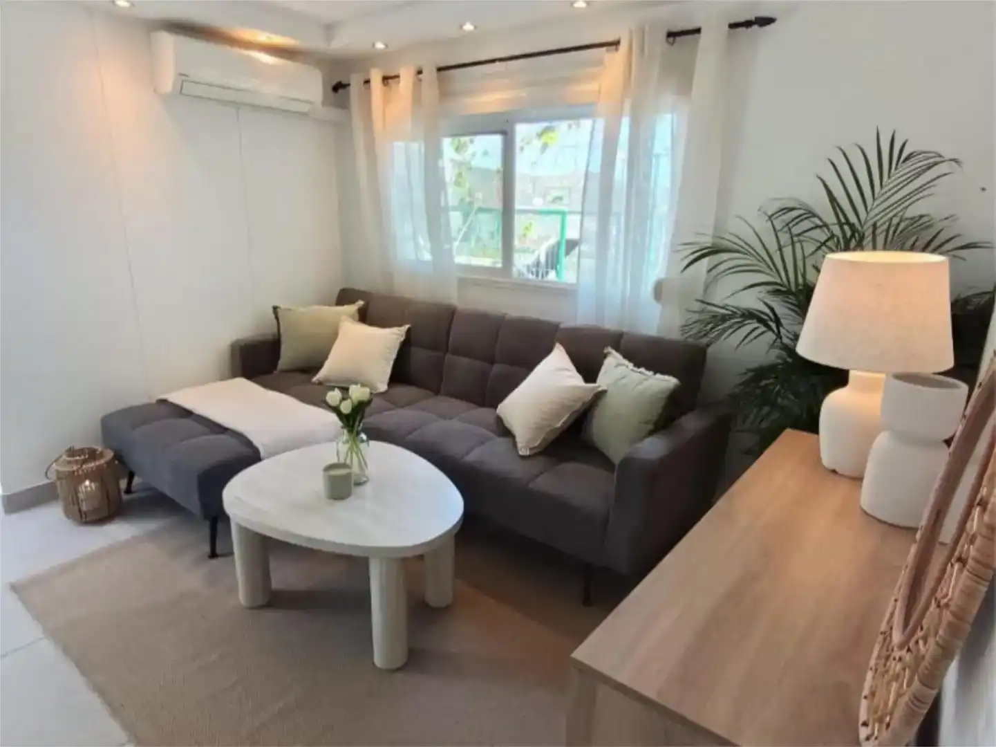 Living room of Flat for rent in Arona  with Air Conditioner, Private garden and Parquet flooring