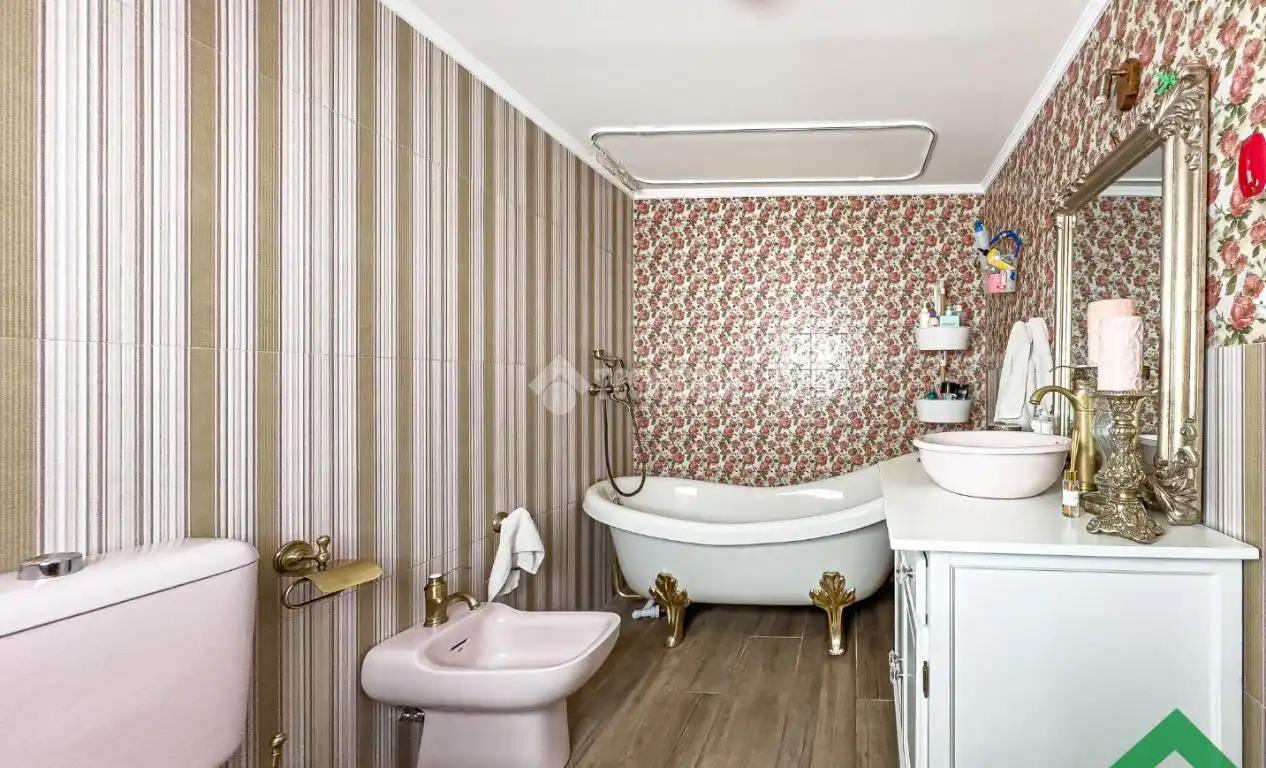 Bathroom of Houses for sale in Vegas del Genil