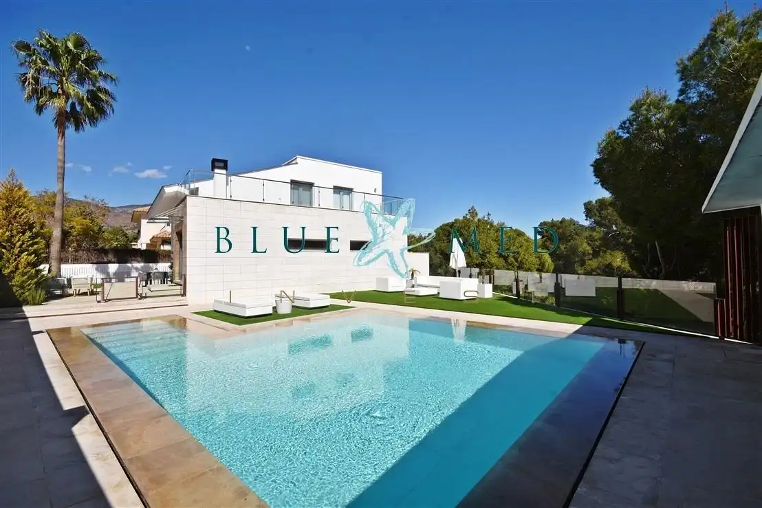 Villa con piscina in vendita a Calle ALBACETE, imagen 4