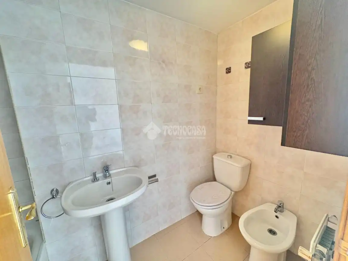 Bathroom of Flat for sale in Boadilla del Monte  with Terrace, Storage room and Community pool