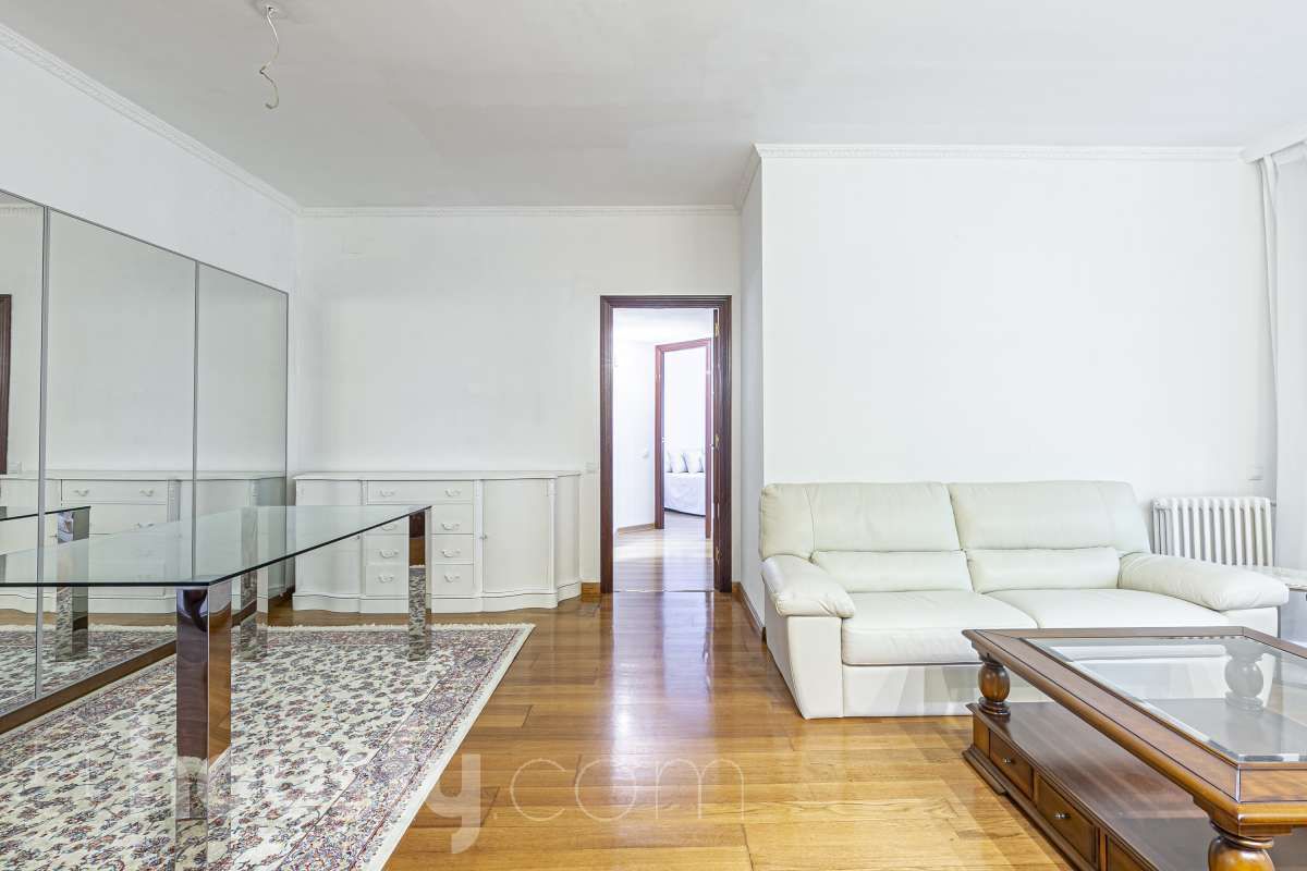 Sala d'estar de Pis en venda en  Barcelona Capital amb Aire condicionat, Calefacció i Parquet