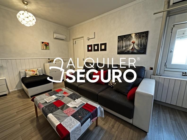Living room of Flat to rent in  Madrid Capital  with Air Conditioner, Heating and Furnished