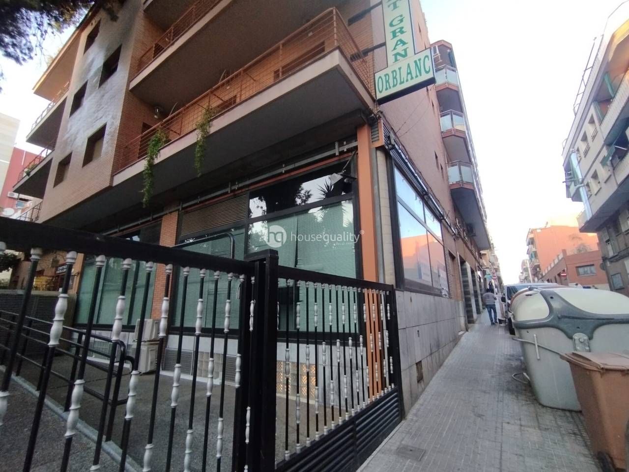 Vista exterior de Local de lloguer en Santa Coloma de Gramenet amb Aire condicionat i Alarma