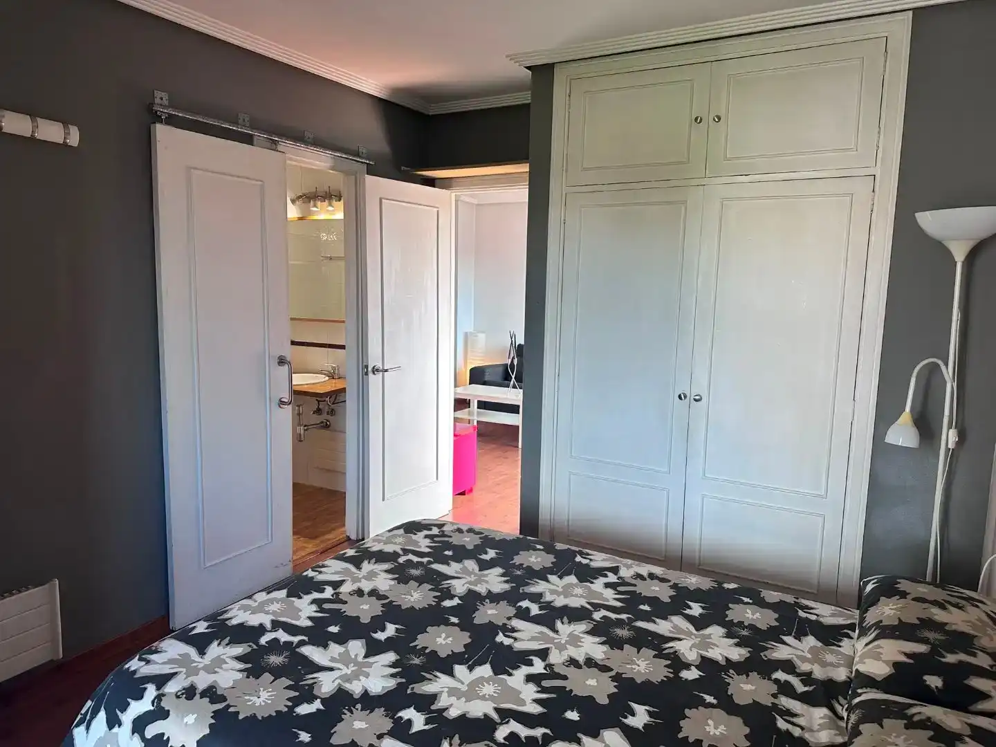 Dormitori de Apartament en venda en Vigo  amb Jardí privat, Parquet i Traster