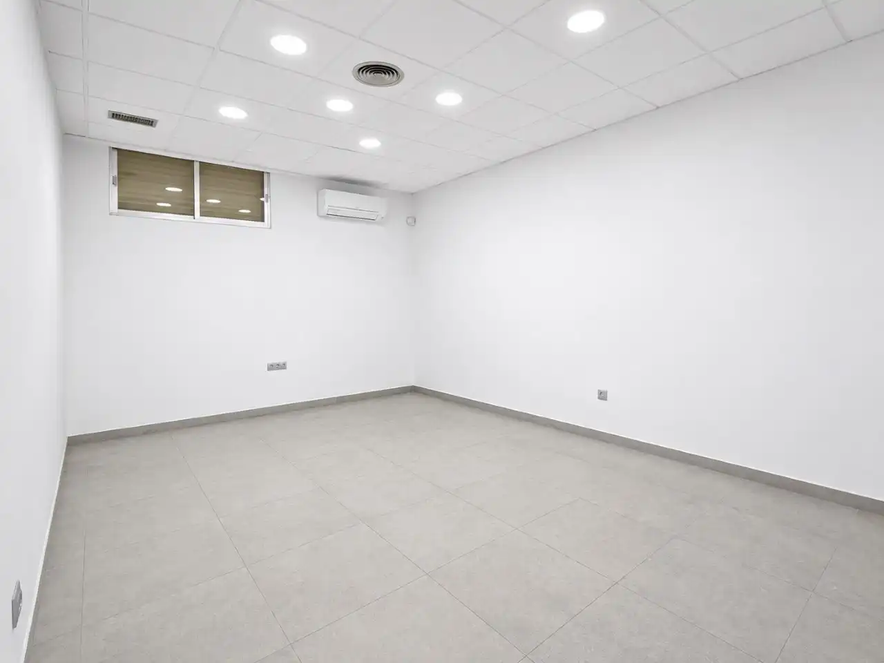Nave industrial de alquiler en Córdoba con Calefacción y Alarma