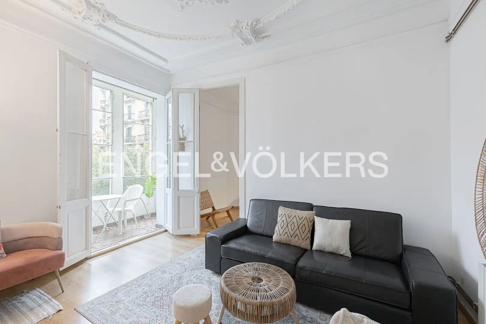 Vista exterior de Piso en venta en Eixample
