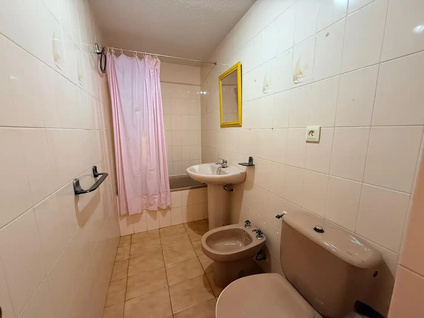 Bany de Apartament en venda en Benidorm amb Jardí privat, Terrassa i Moblat